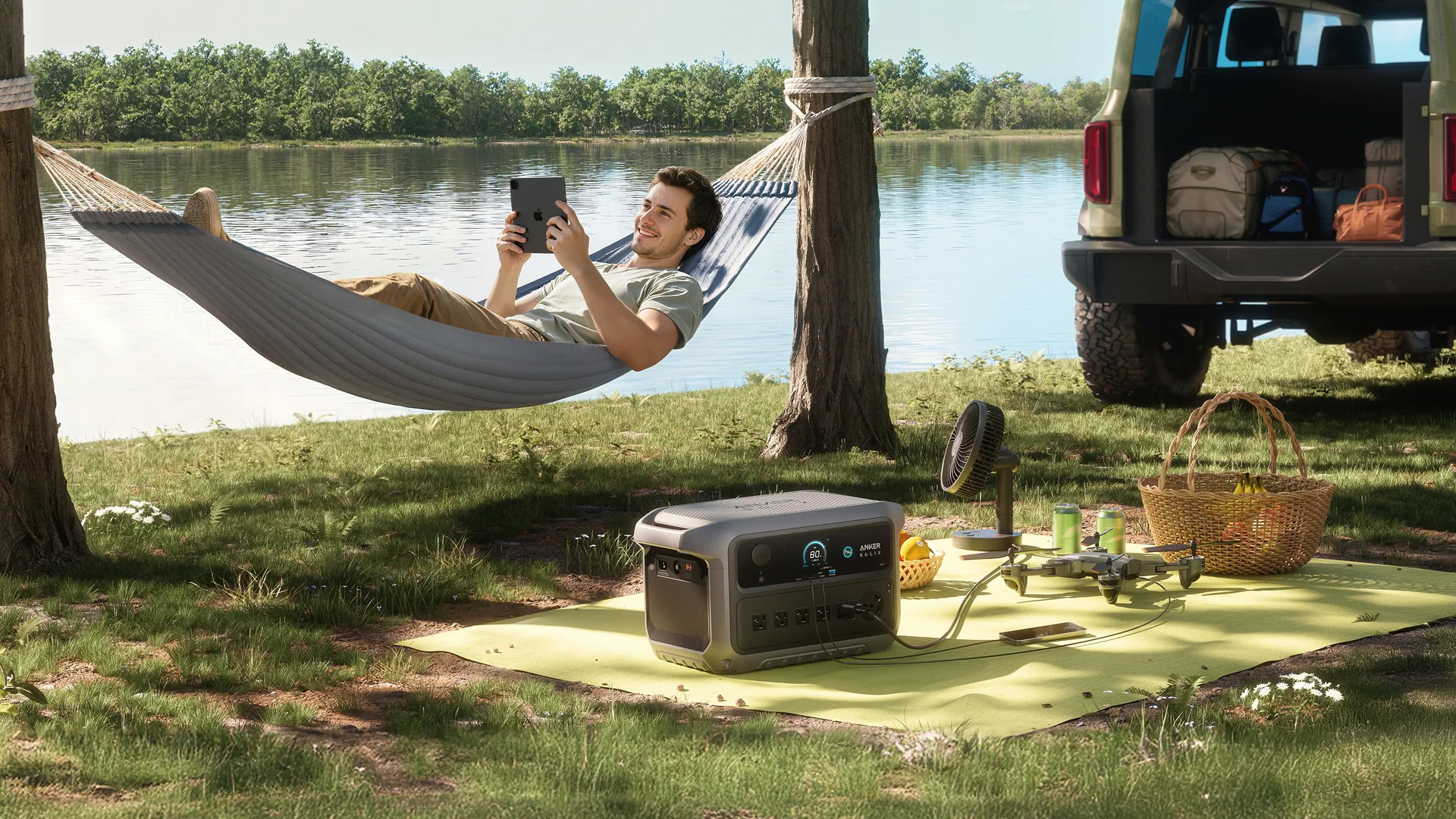 Anker SOLIX C2000 Gen 2 perto de um lago