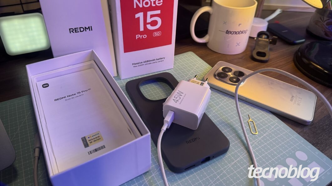 Conte&uacute;do da caixa do Redmi Note 15 Pro: manual de instru&ccedil;&otilde;es, case, carregador de 45 W e cabo USB-C/USB-A