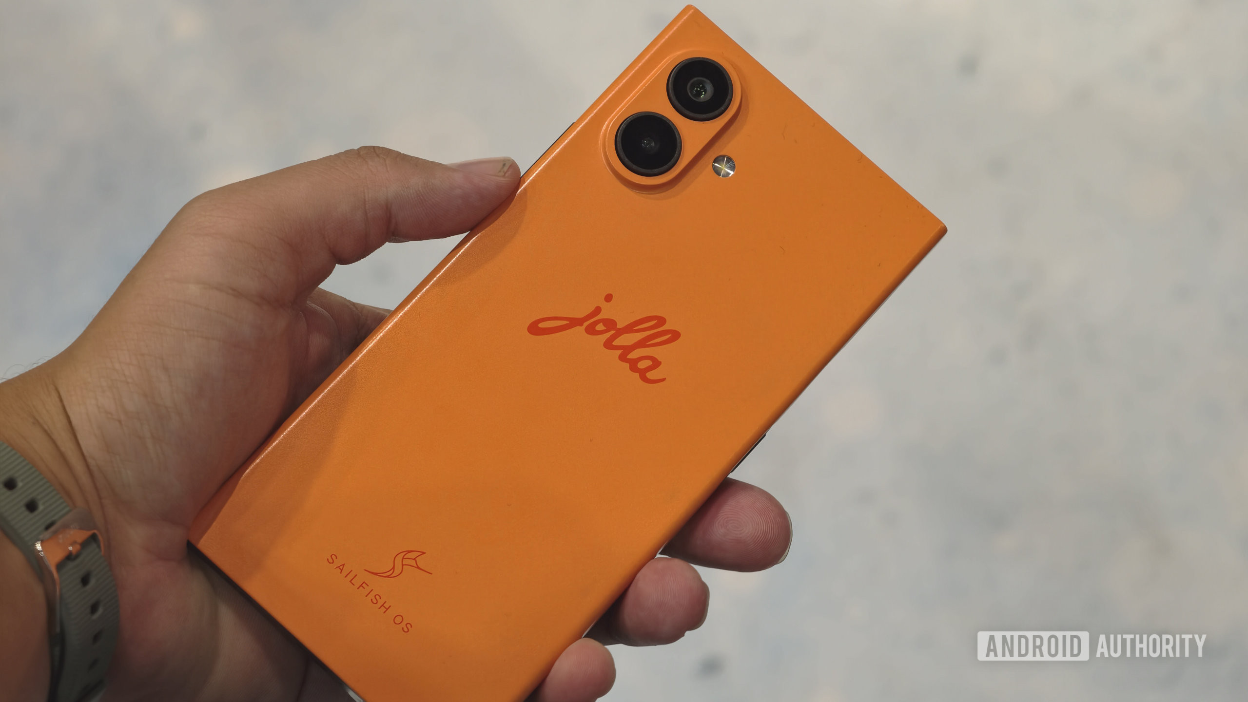 Jolla Phone 2026 mostrando a tampa traseira