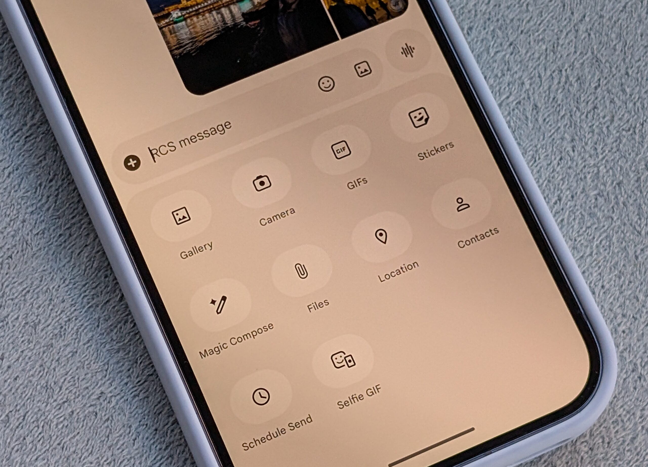 Opções de anexo de mensagens no Google Mensagens no Google Pixel 10 Pro Opções de anexo de mensagens no Google Mensagens no Google Pixel 10 Pro
