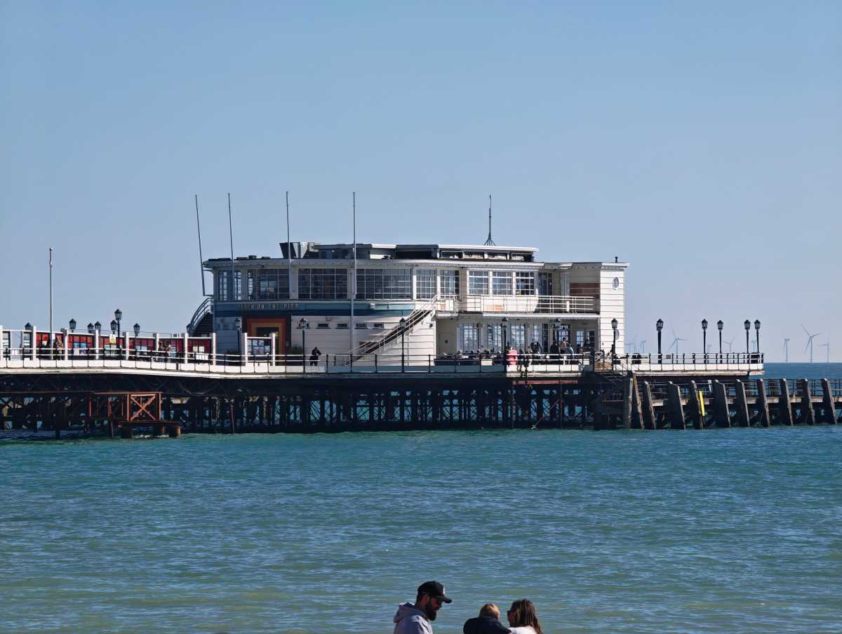 Honor Magic 8 Pro camera sample with Professional Imaging Kit 200mm pier