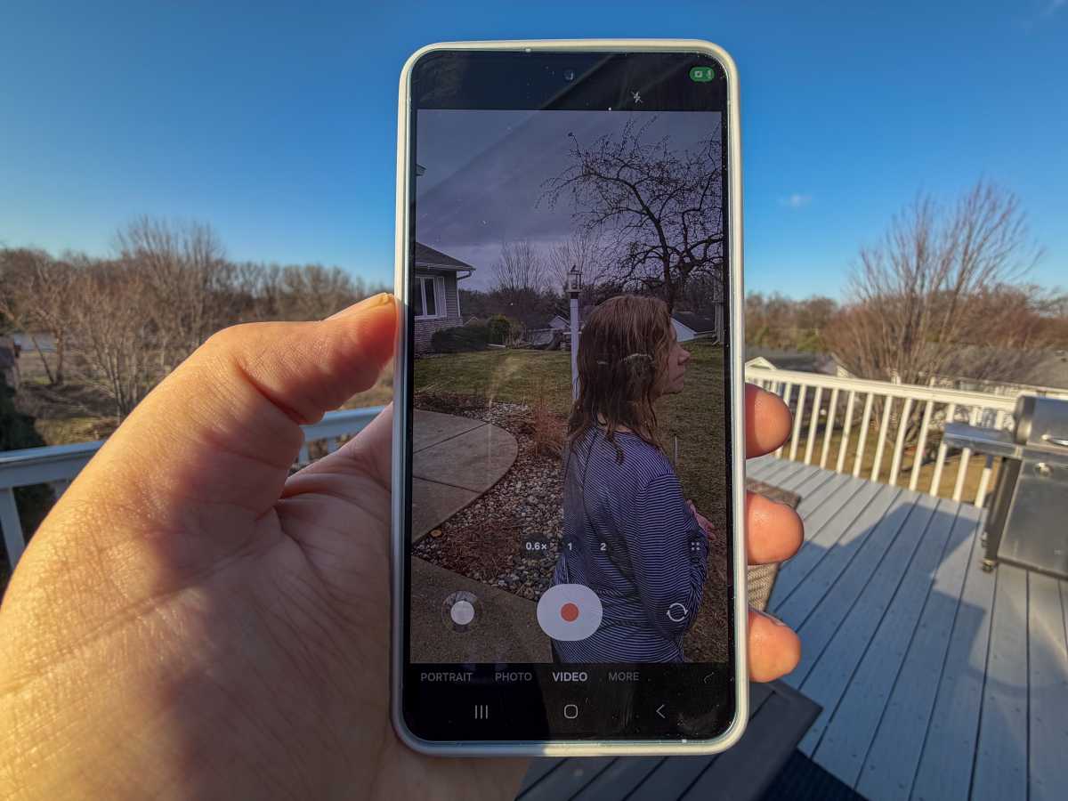 Lock onto a subject horizontally