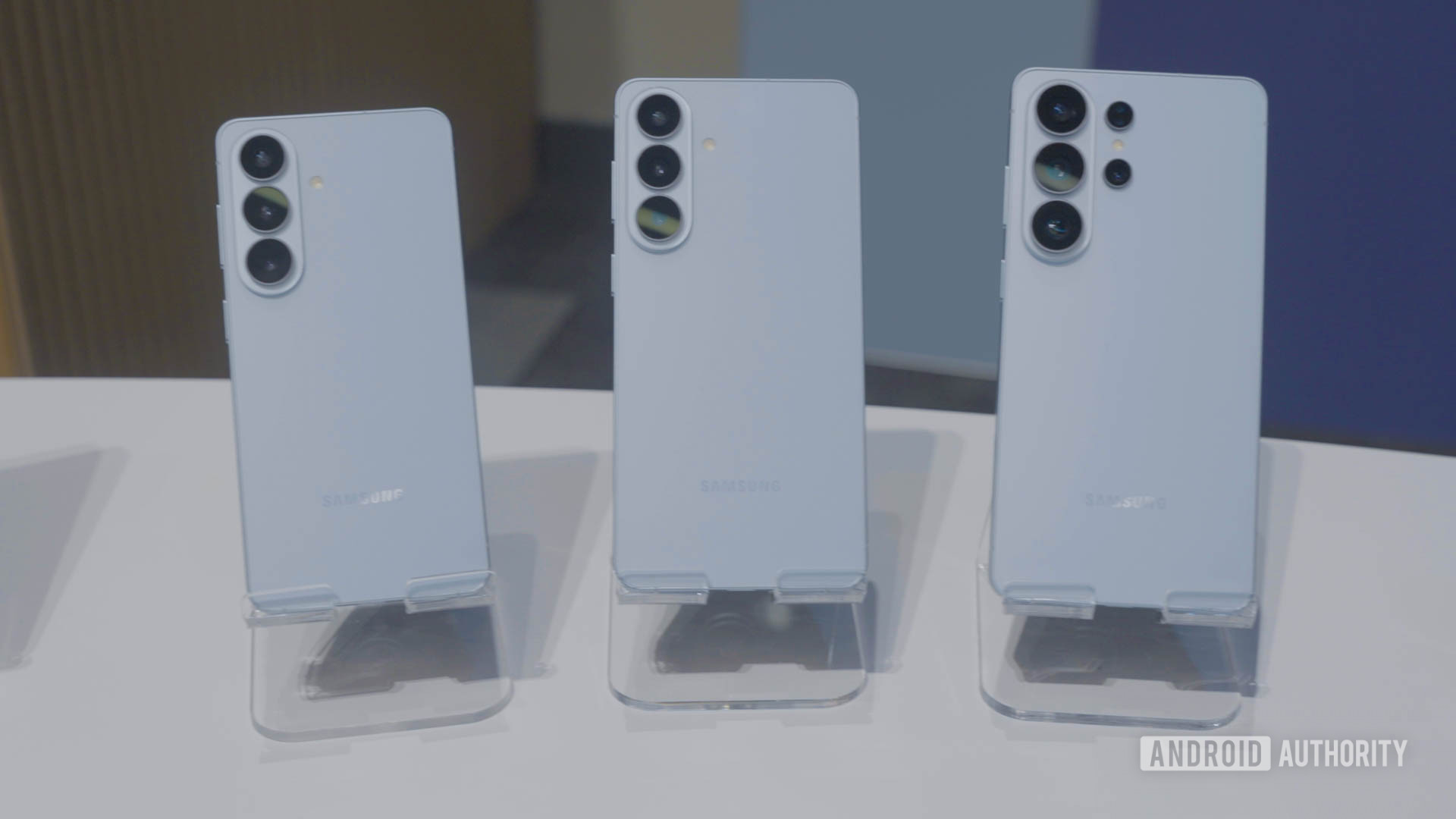 Fam&iacute;lia Samsung Galaxy S26 em azul celeste