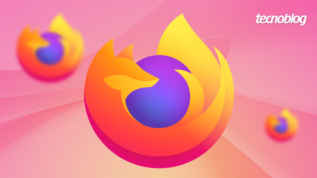 Imagem mostra o logo do navegador Mozilla Firefox, que &eacute; uma raposa laranja e amarela abra&ccedil;ando um globo roxo e azul. H&aacute; dois outros logos menores e desfocados ao fundo, em um cen&aacute;rio de degrad&ecirc; de tons rosa e roxo. No canto superior direito, a marca d'&aacute;gua "tecnoblog" &eacute; vis&iacute;vel.