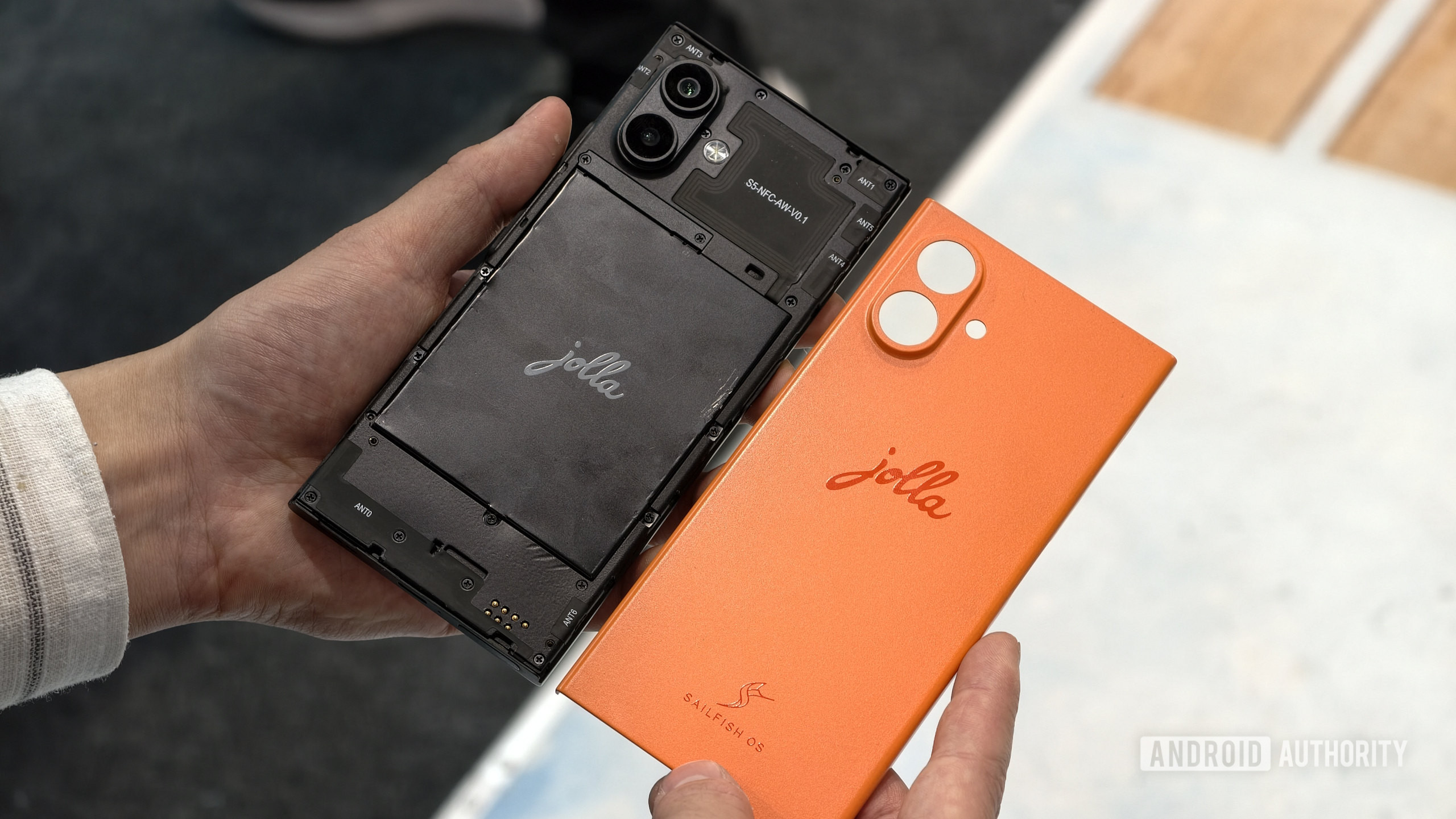 Jolla Phone 2026 com capa remov&iacute;vel