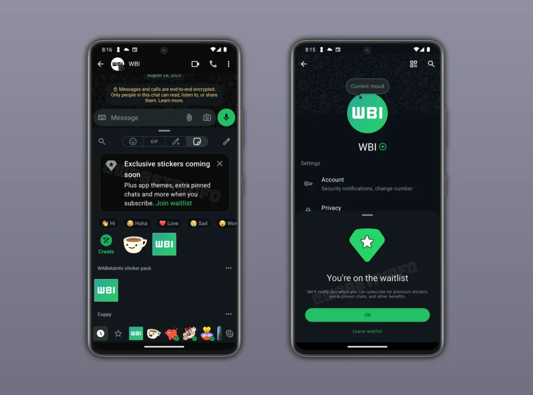 Dois smartphones Android lado a lado exibem a interface do WhatsApp em modo escuro com novidades sobre uma assinatura. Na tela da esquerda, um chat aberto mostra um banner preto com um &iacute;cone de estrela verde e o texto: "Exclusive stickers coming soon. Plus app themes, extra pinned chats and more when you subscribe. Join waitlist". Abaixo, a aba de figurinhas est&aacute; aberta. Na tela da direita, o menu de configura&ccedil;&otilde;es exibe um pop-up com a mensagem: "You're on the waitlist", um bot&atilde;o verde escrito "OK" e o link "Leave waitlist".