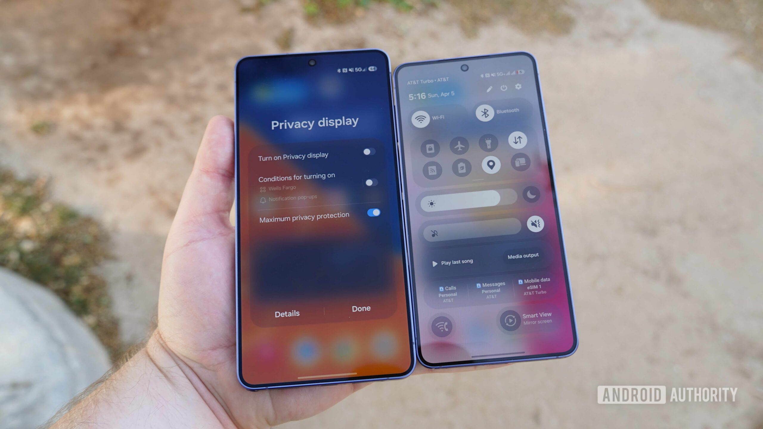 Samsung Galaxy S26 versus Ultra 5 As configurações de exibição de privacidade no Galaxy S26 Ultra em comparação com a opção ausente no Galaxy S26.