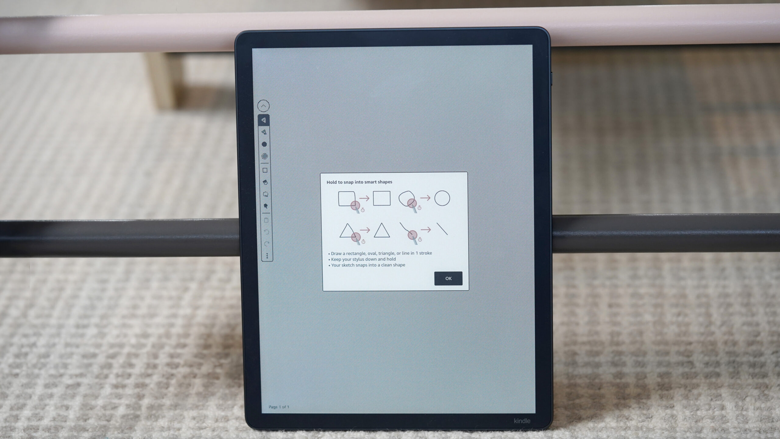 Um Kindle Scribe exibe o tutorial do Smart Shape
