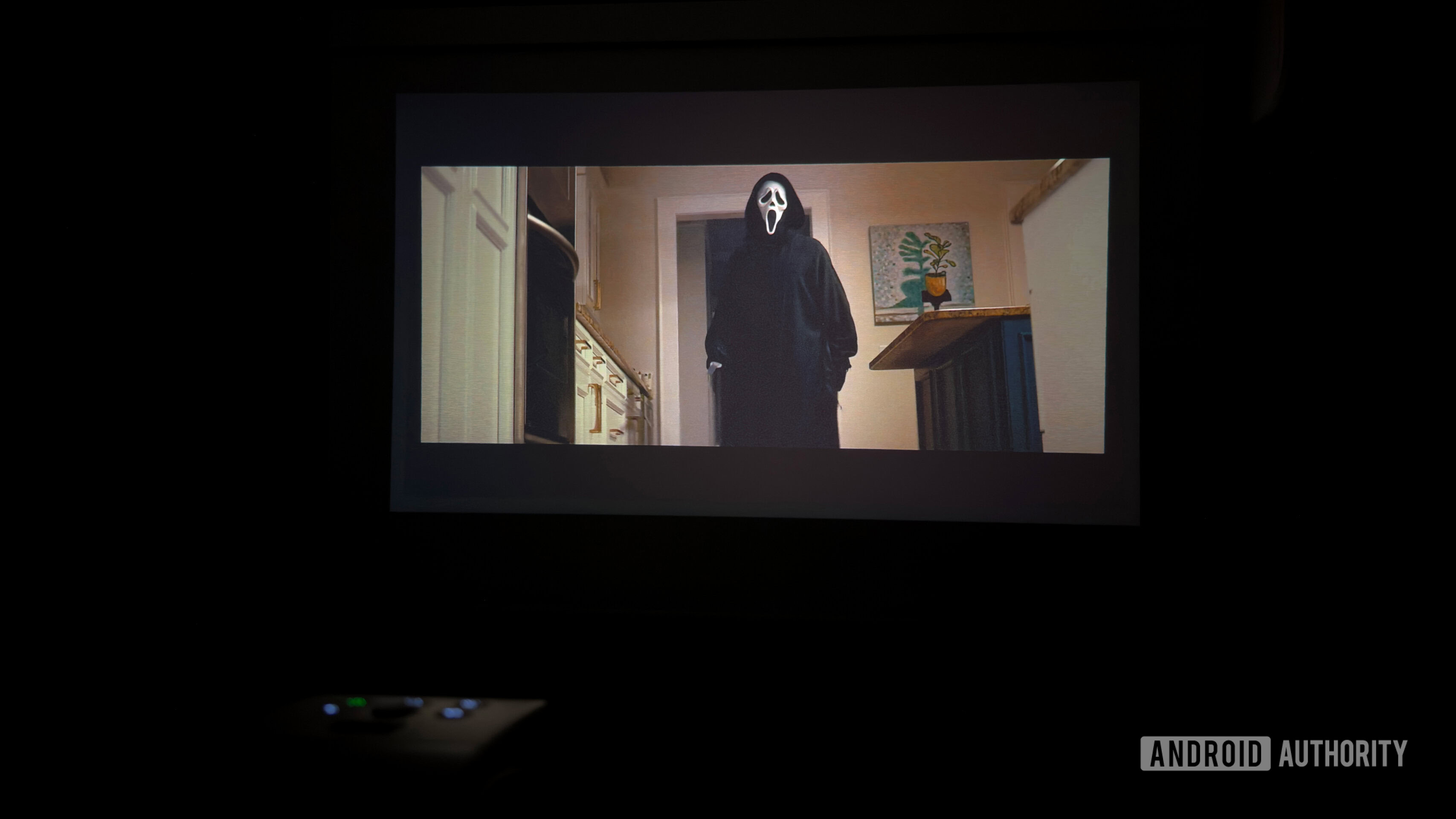 Um usu&aacute;rio assiste Scream usando um BenQ GV32.