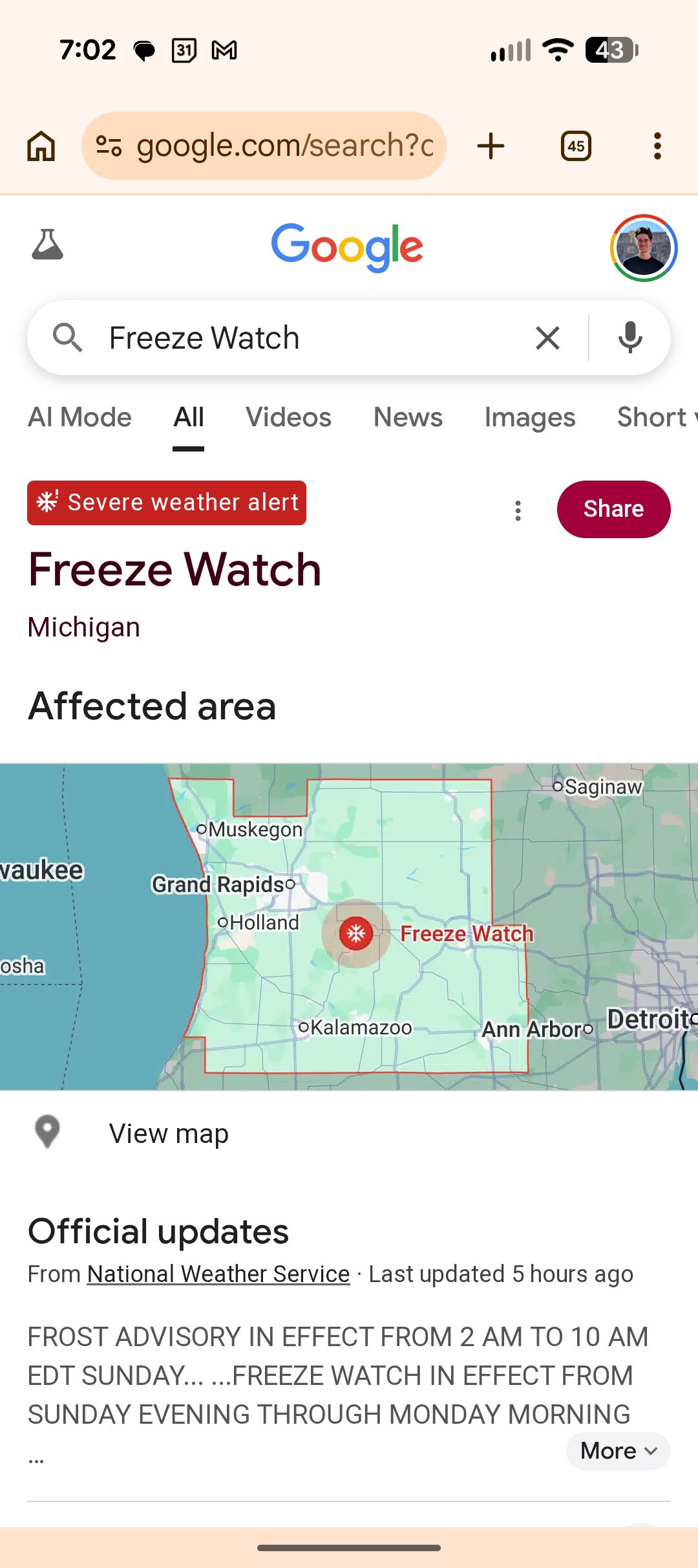 Captura de tela do Pixel Weather mostrando um alerta meteorol&oacute;gico.