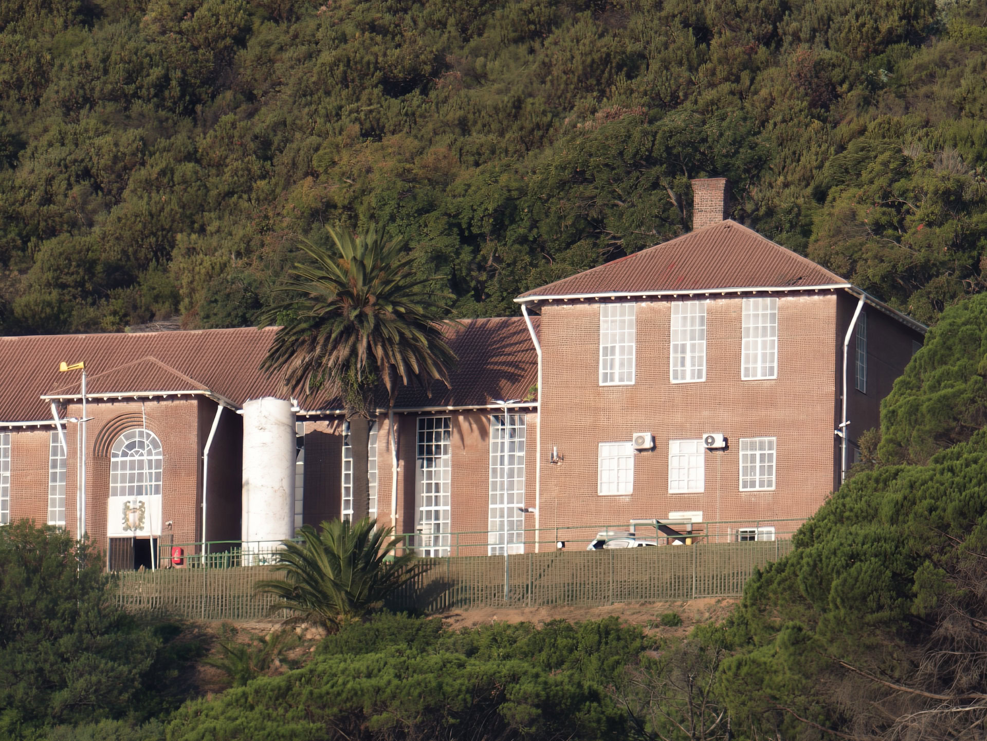 vivo X300 Ultra edif&iacute;cio na montanha 1600mm