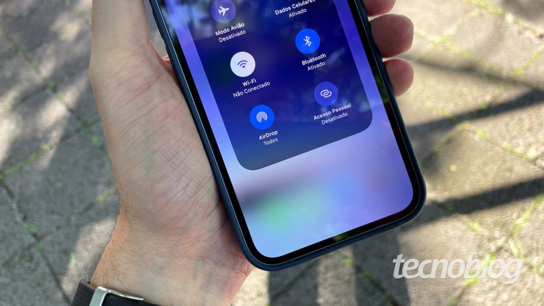 O AirDrop pode funcionar s&oacute; com Bluetooth, mas de modo limitado (imagem: Emerson Alecrim/Tecnoblog)