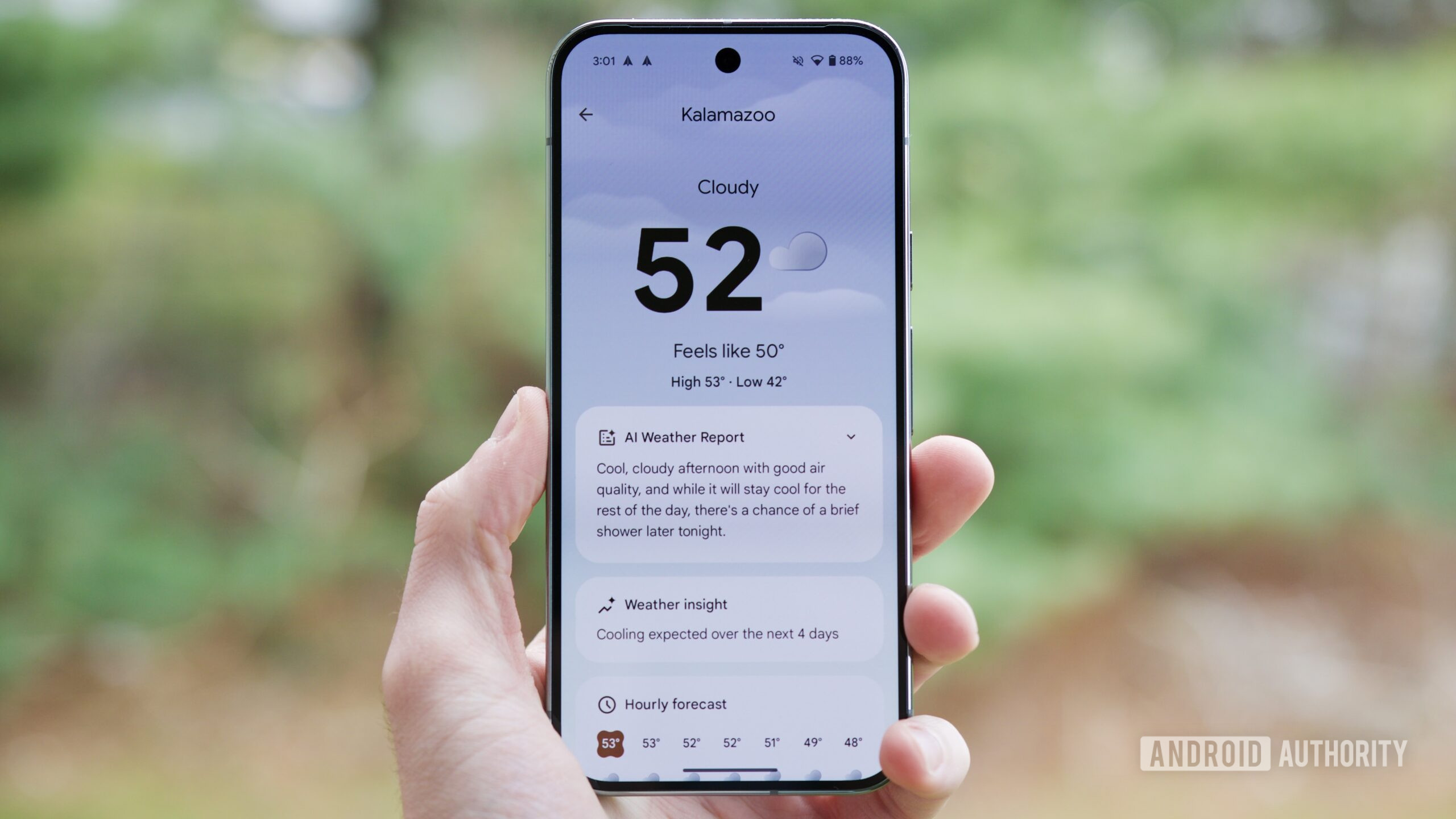 Aplicativo Pixel Weather em um telefone Google Pixel.