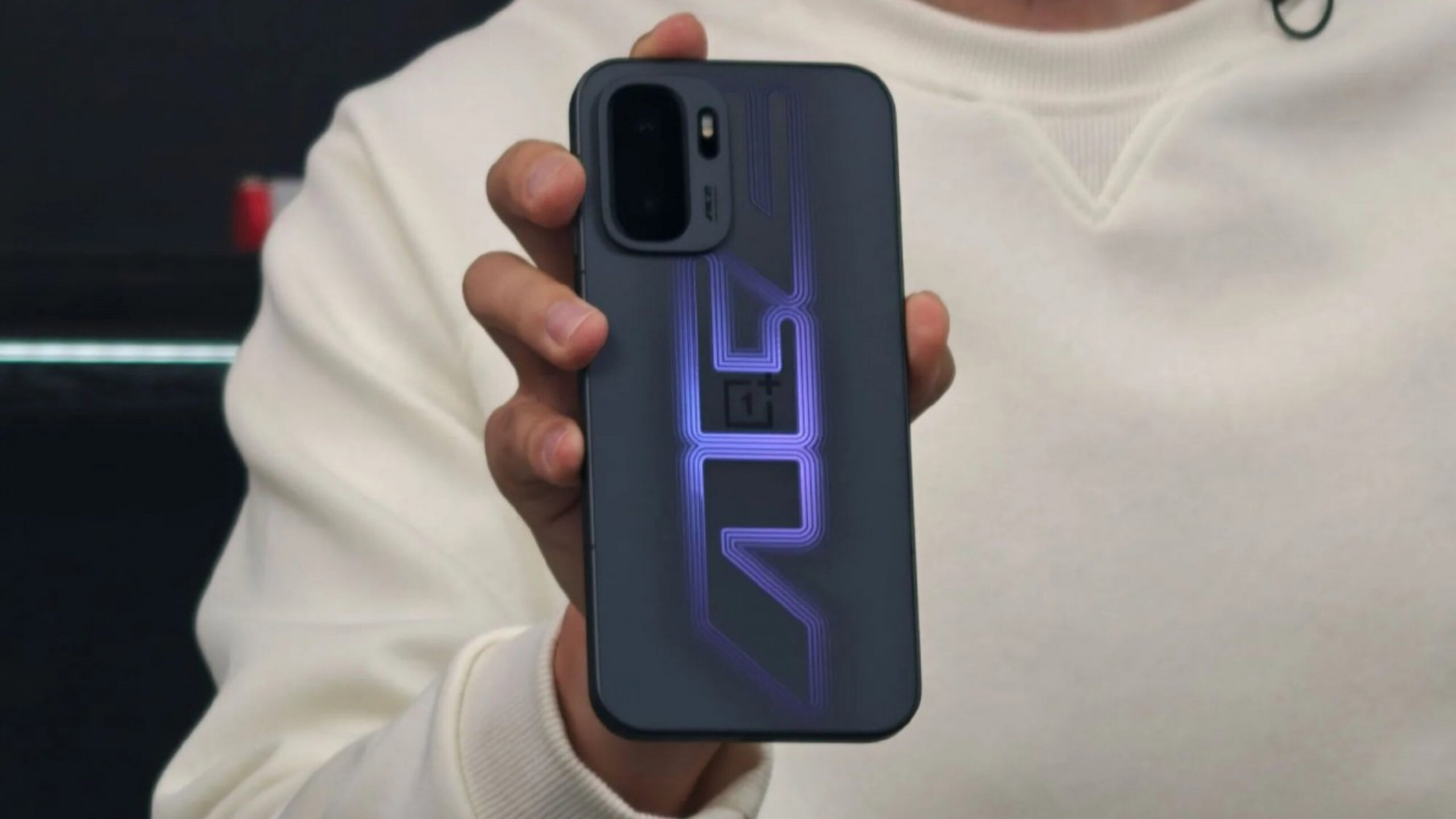 O design traseiro do OnePlus Ace 6 Ultra.