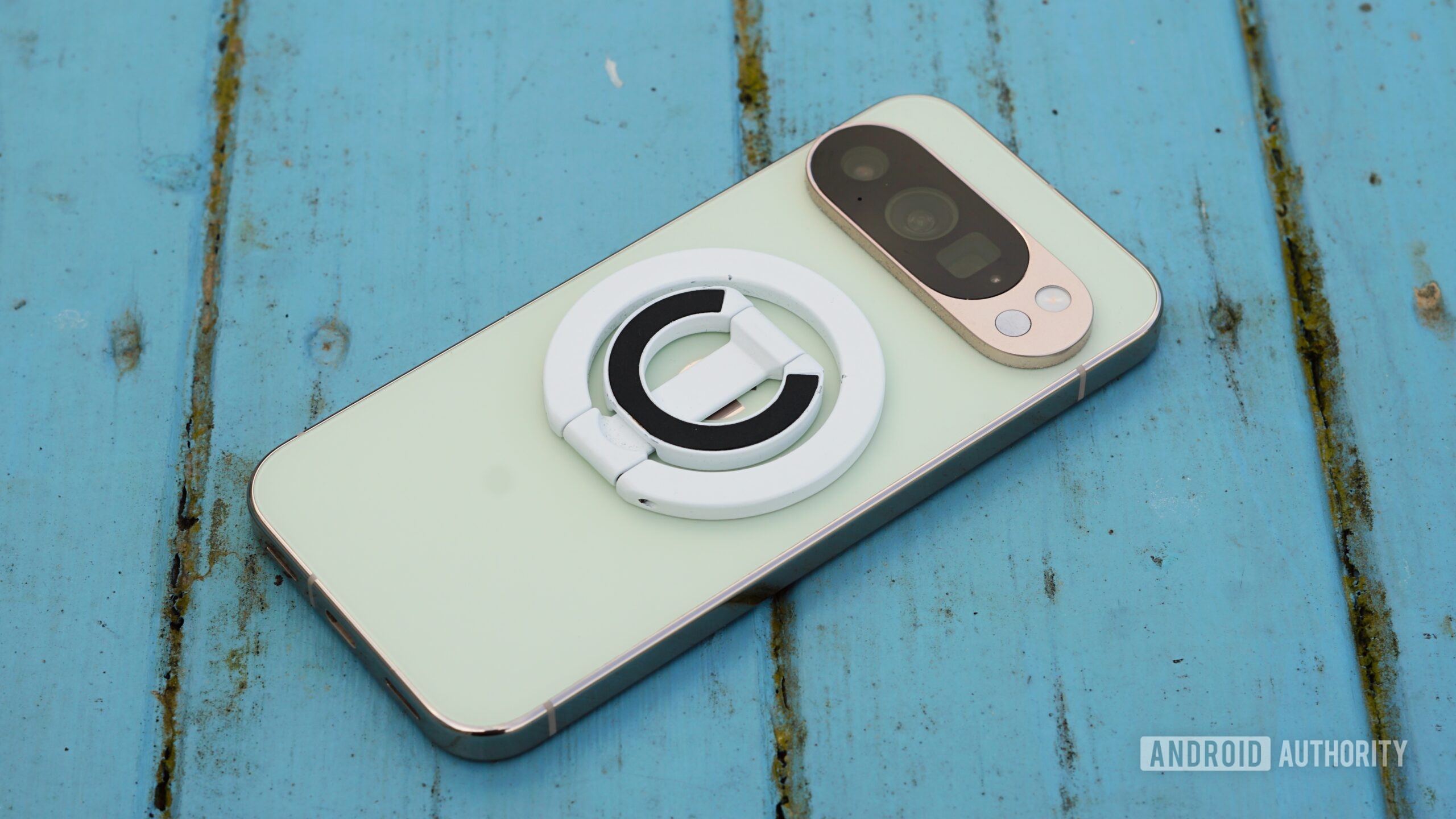 Anel magn&eacute;tico Pixel 10 qi 2 (1)