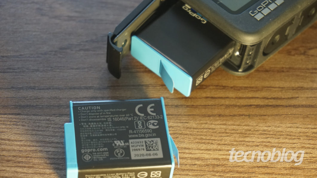 Bateria continua removível na GoPro Hero 9 Black (Imagem: André Fogaça/Tecnoblog)