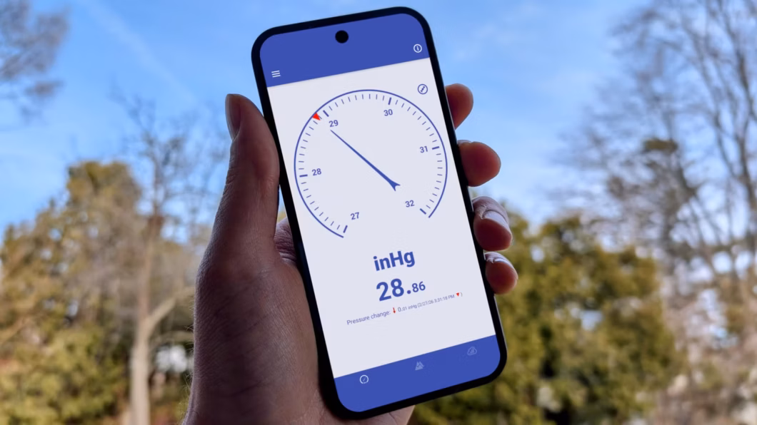 Imagem de um celular com um aplicativo de bar&ocirc;metro