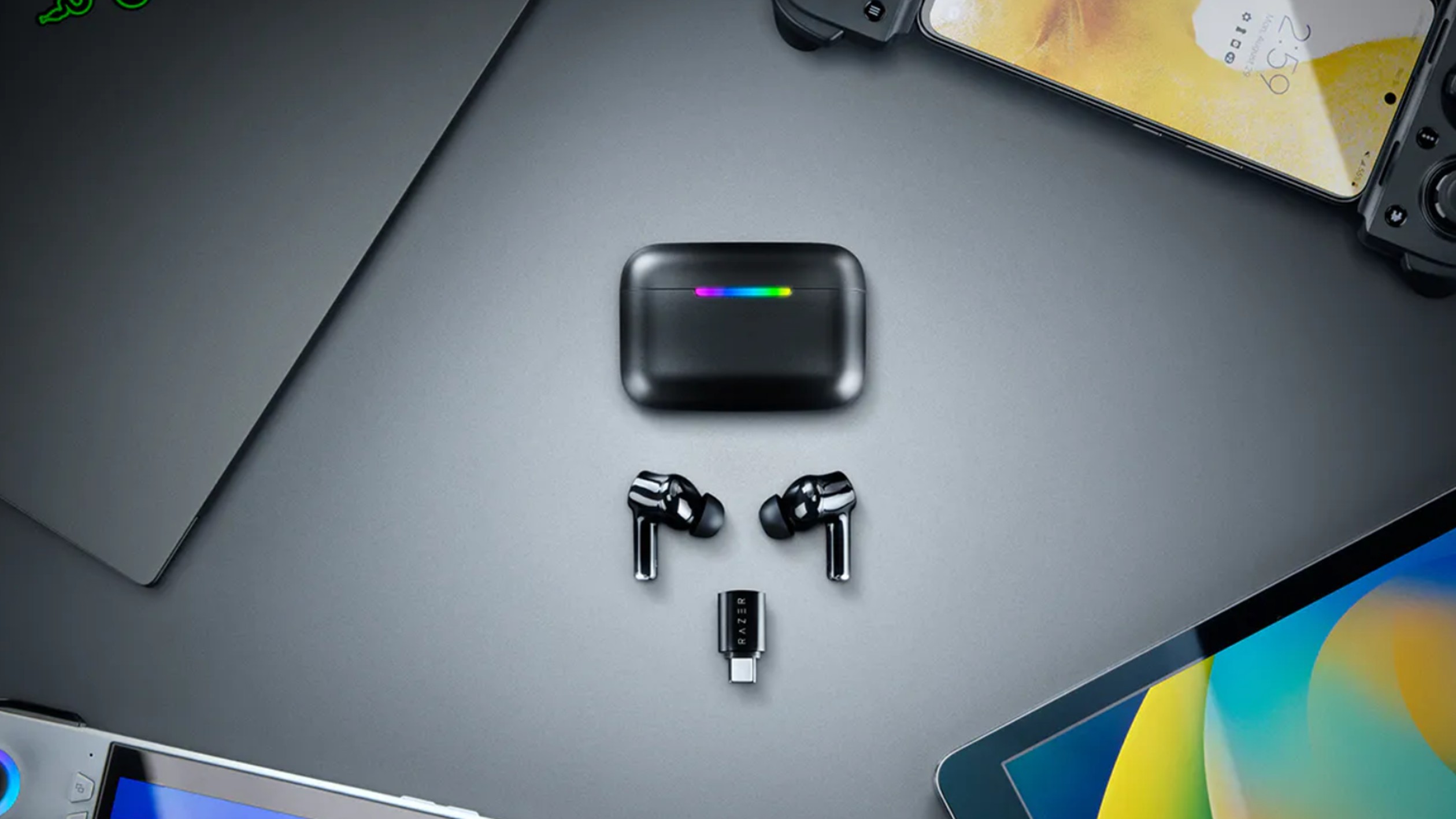 Imagem de imprensa dos fones de ouvido para jogos Razer Hammerhead V3 HyperSpeed