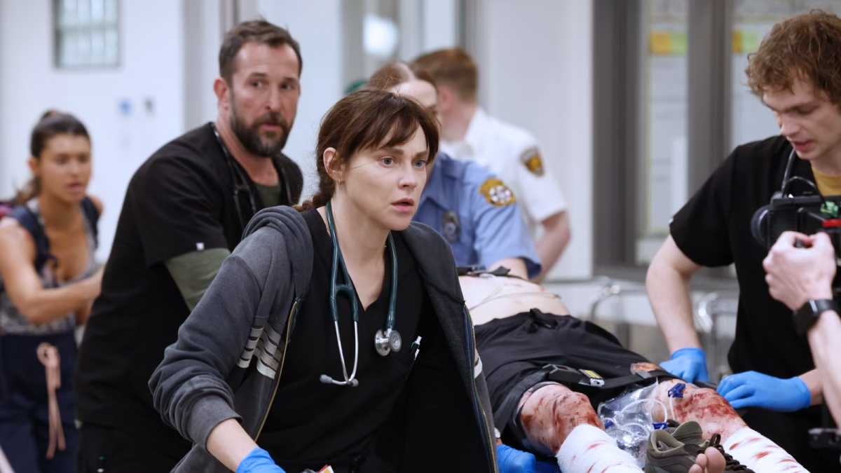 The Pitt season 2 - Noah Wyle as Dr. Robby, Fiona Dourif as Dr. Cassie McKay