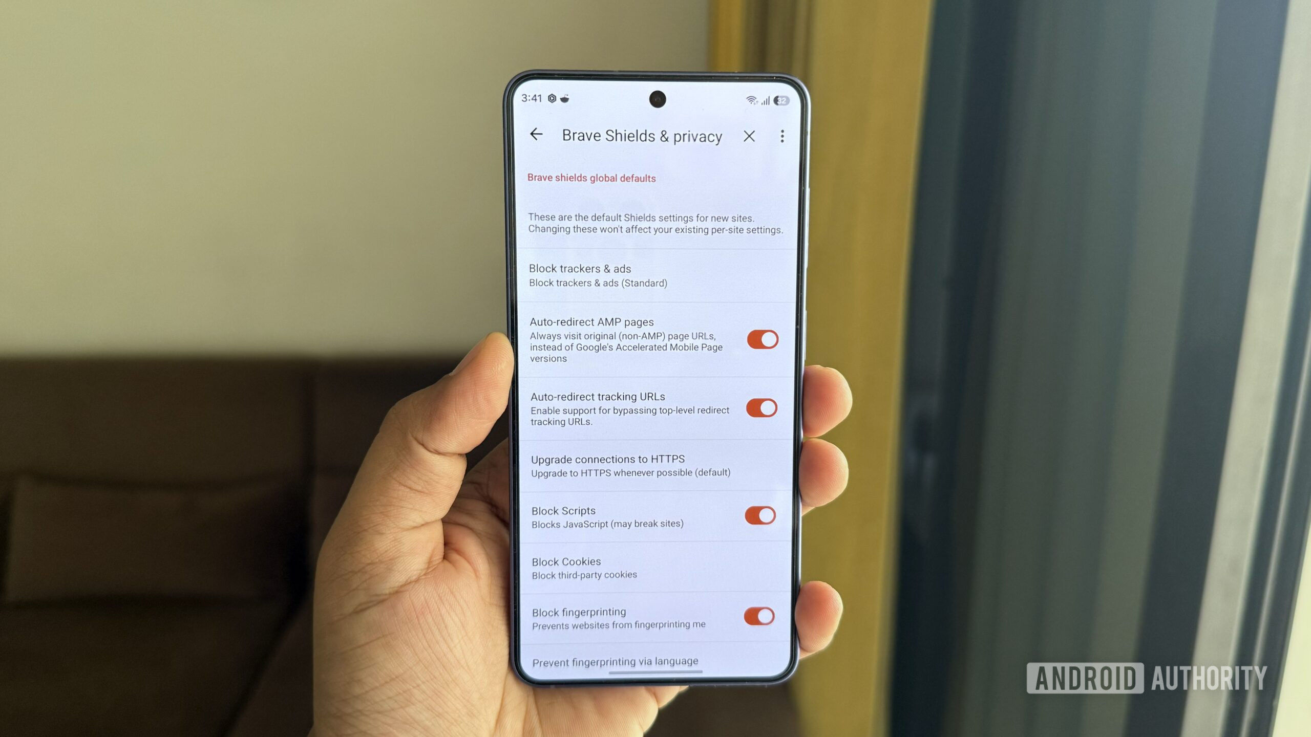 Navegador corajoso mostrando configurações de privacidade no Android
