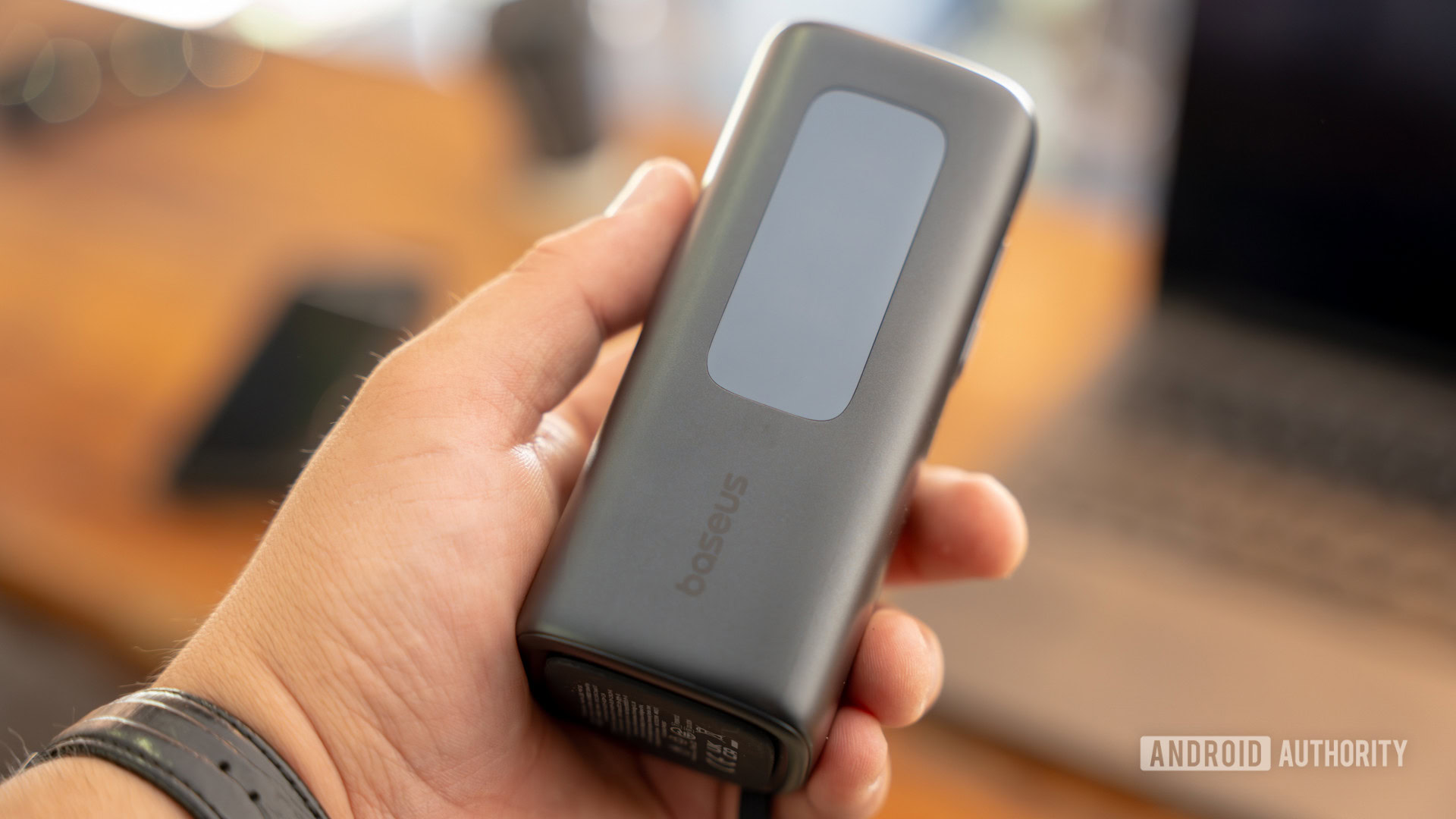 Banco Baseus MiFi Powereer na cafeteria 13