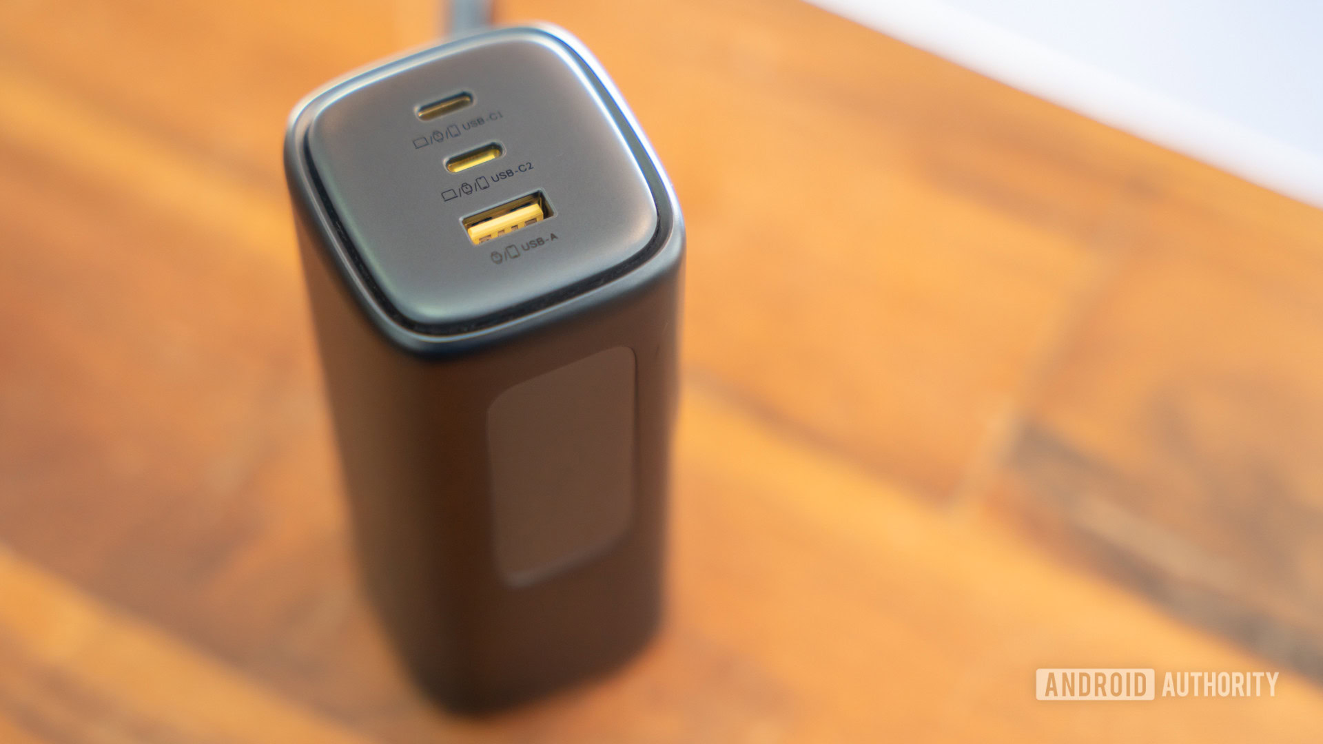 Banco Baseus MiFi Powereer na cafeteria 6