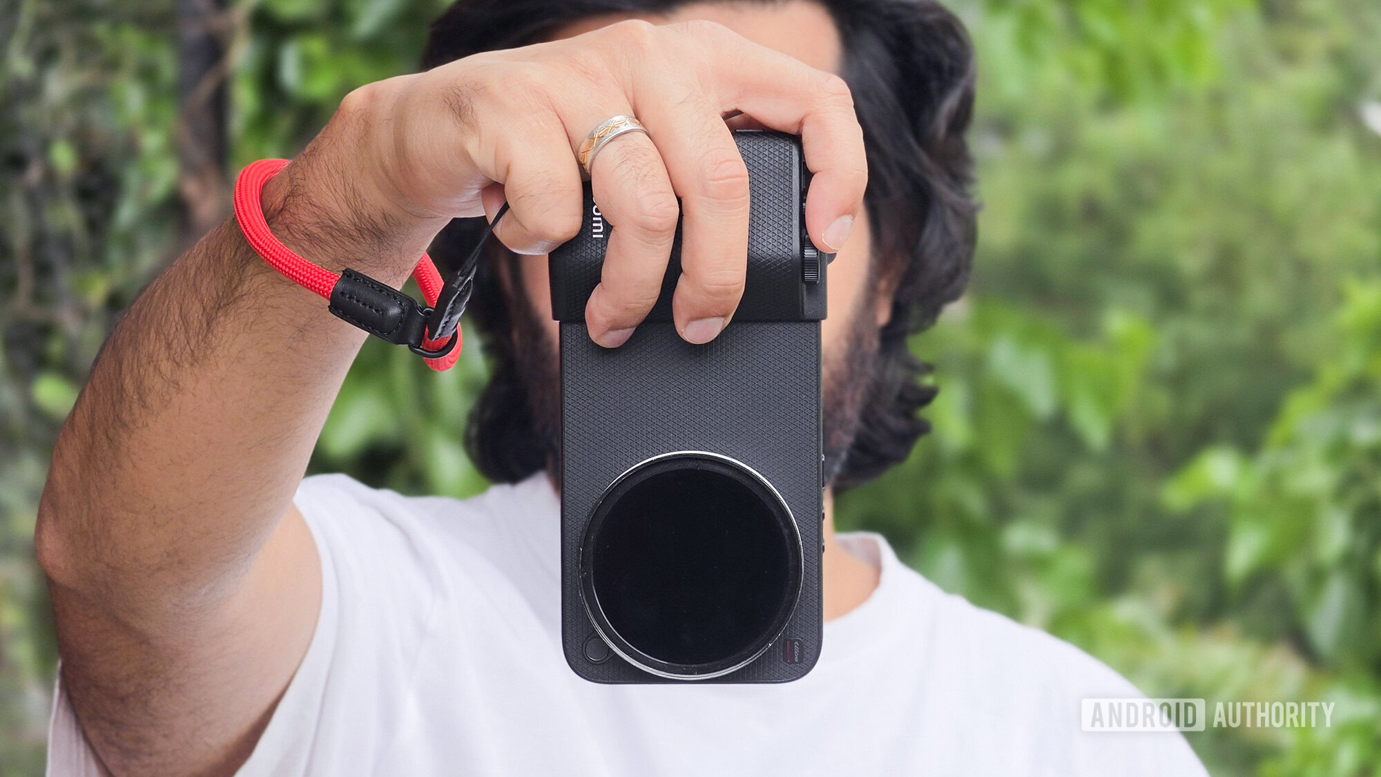 Kit de fotografia com câmera Xiaomi 17 Ultra em mãos