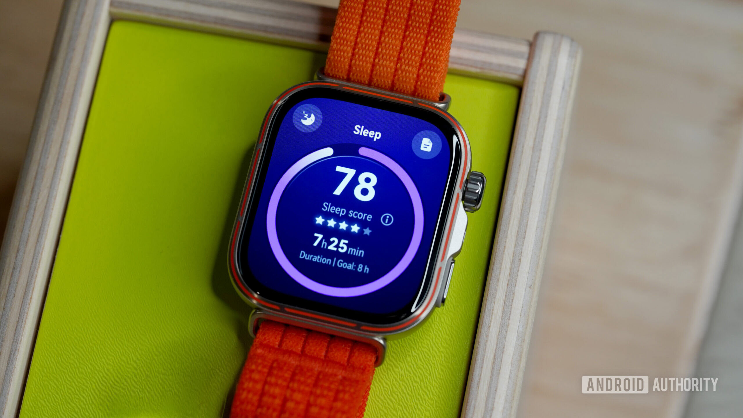 Um HUAWEI Watch Fit 5 Pro exibe os dados de sono do usuário.