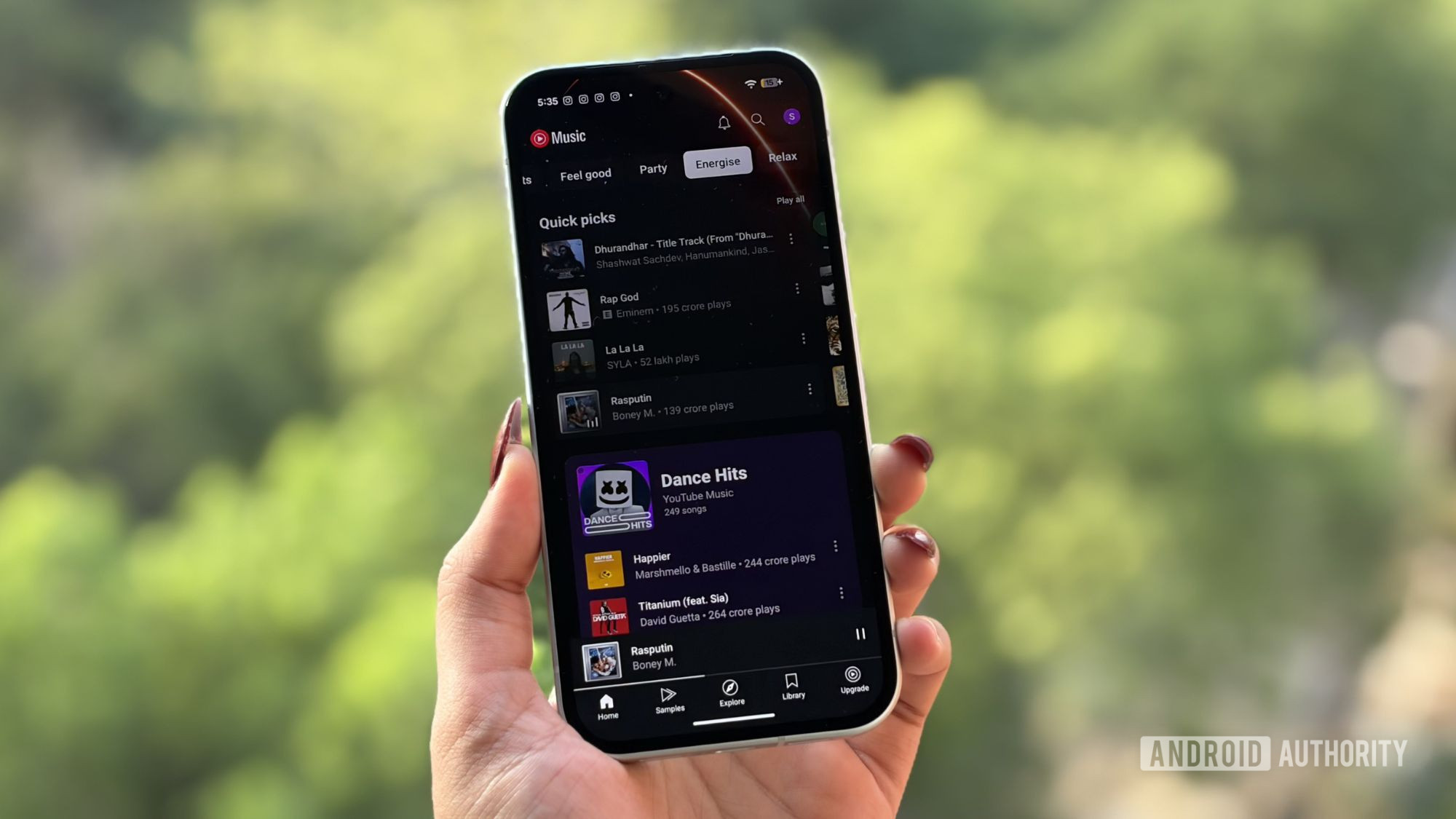 Seção de energia do YouTube Music aberta no Google Pixel 10a