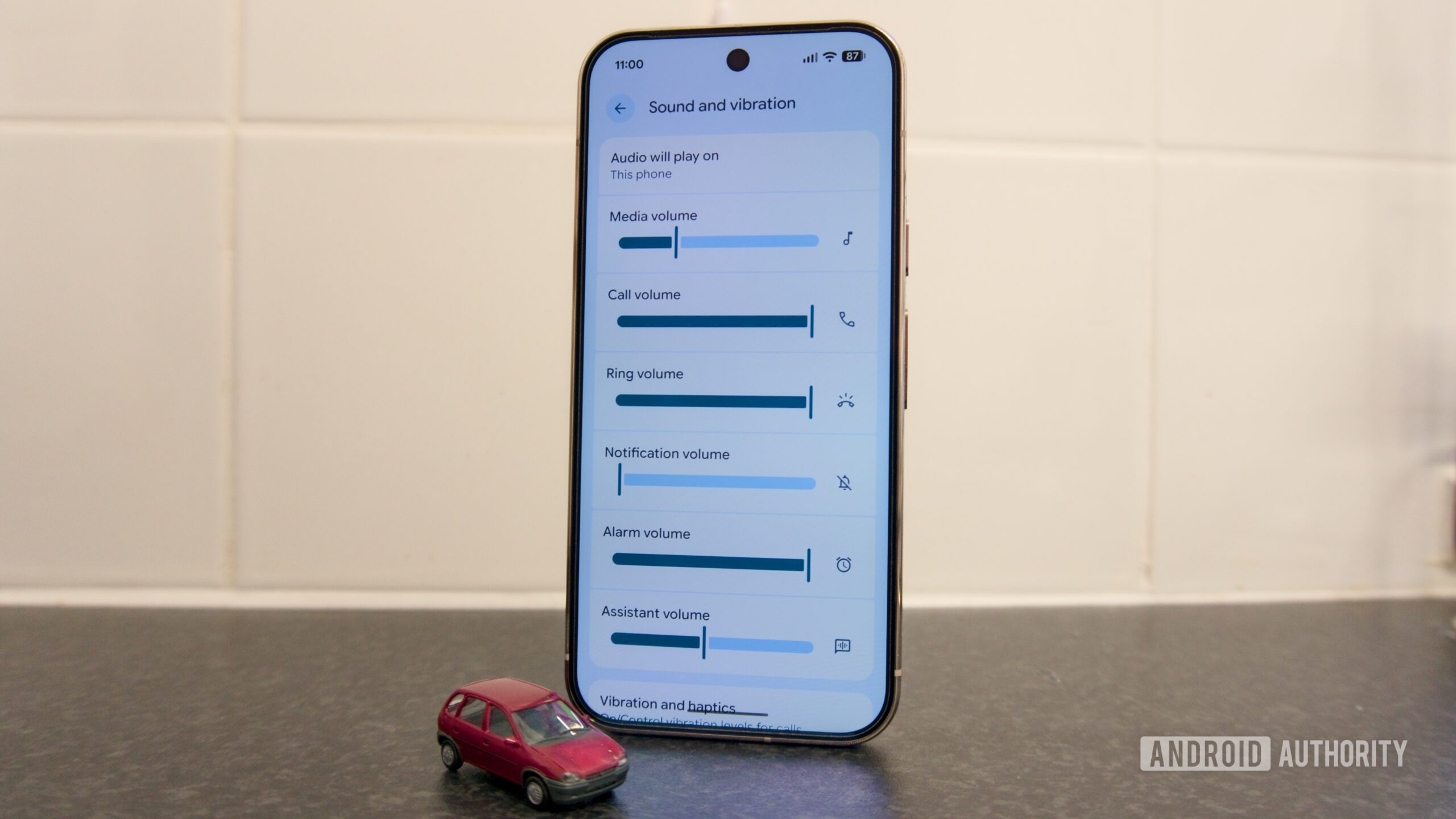 níveis de volume pixel 10 pro com carro