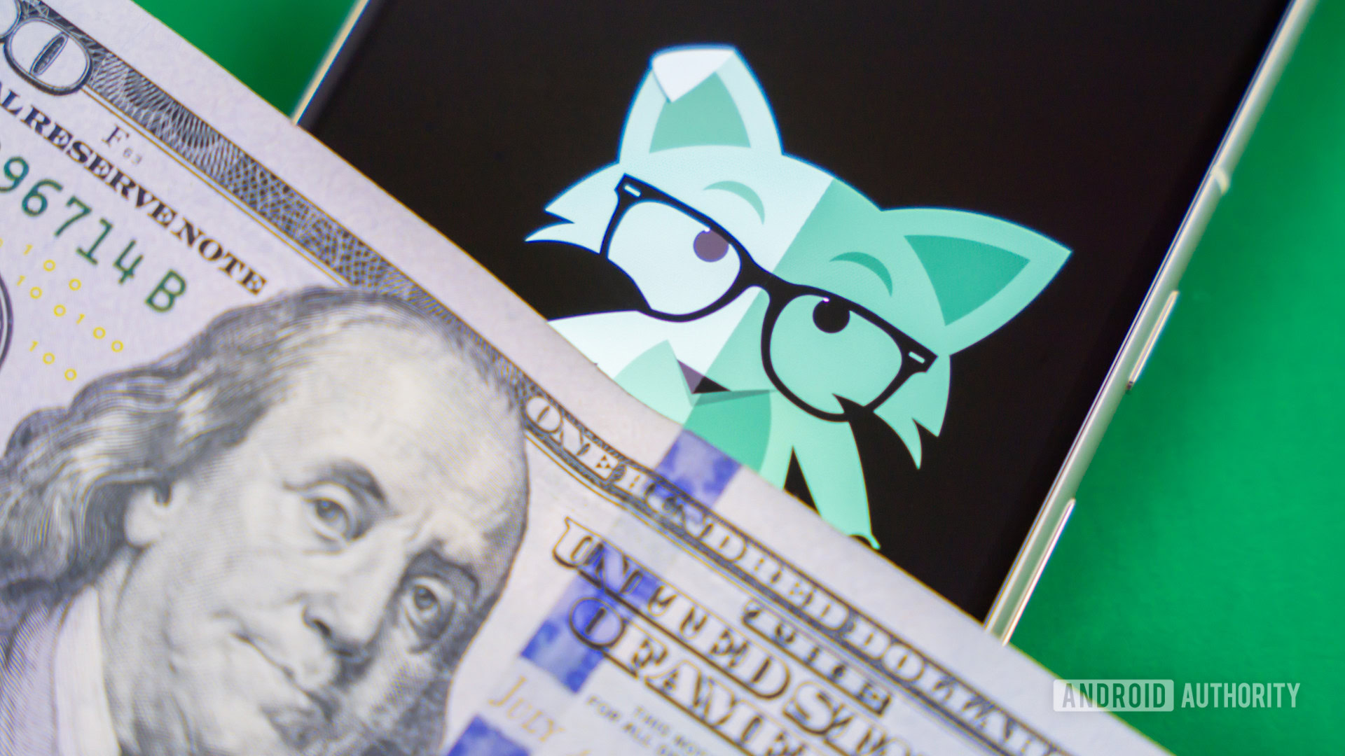 Foto stock de Mint Mobile fox no telefone com dinheiro 2