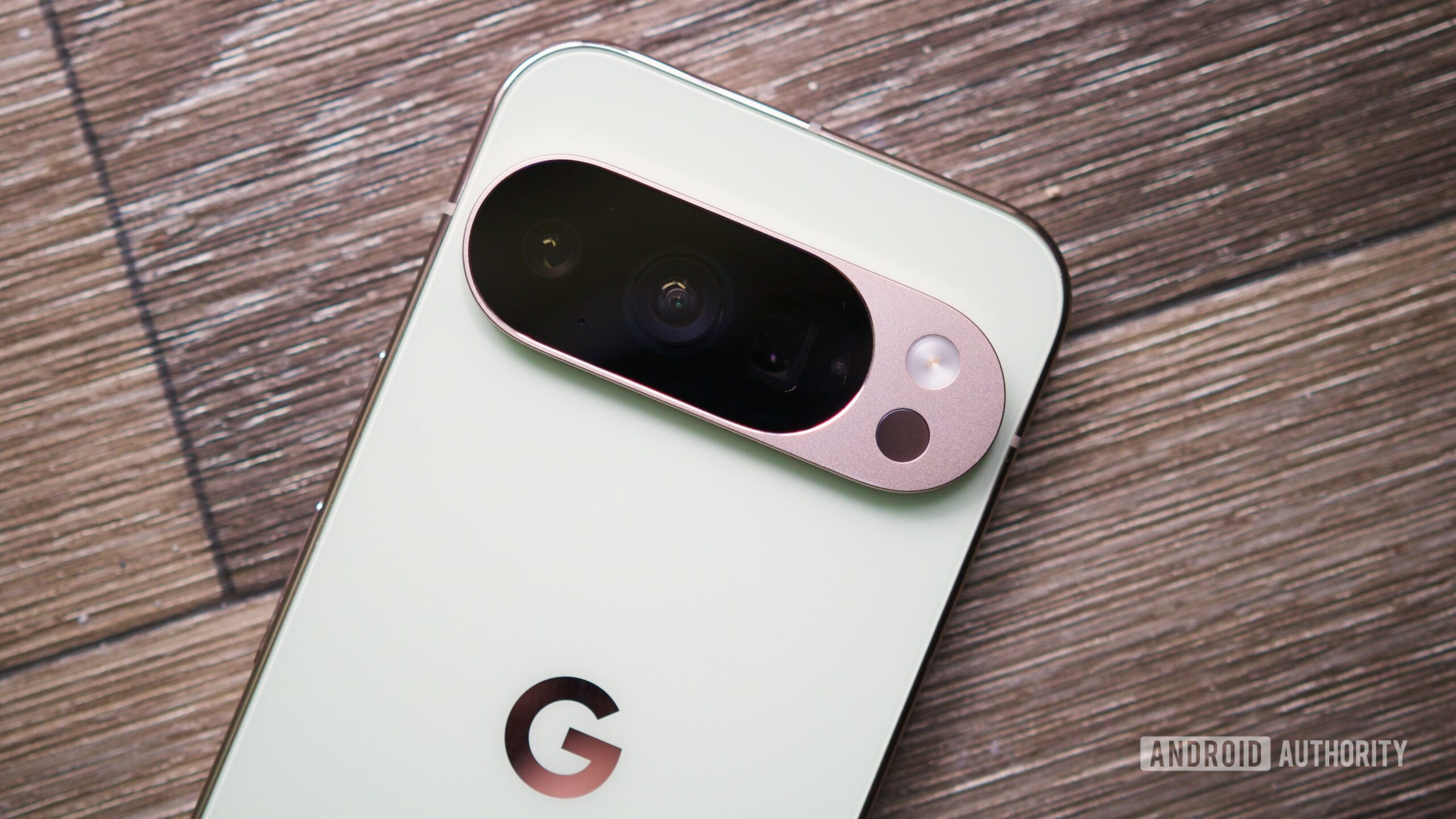 close do sensor de temperatura da câmera google pixel 10 pro
