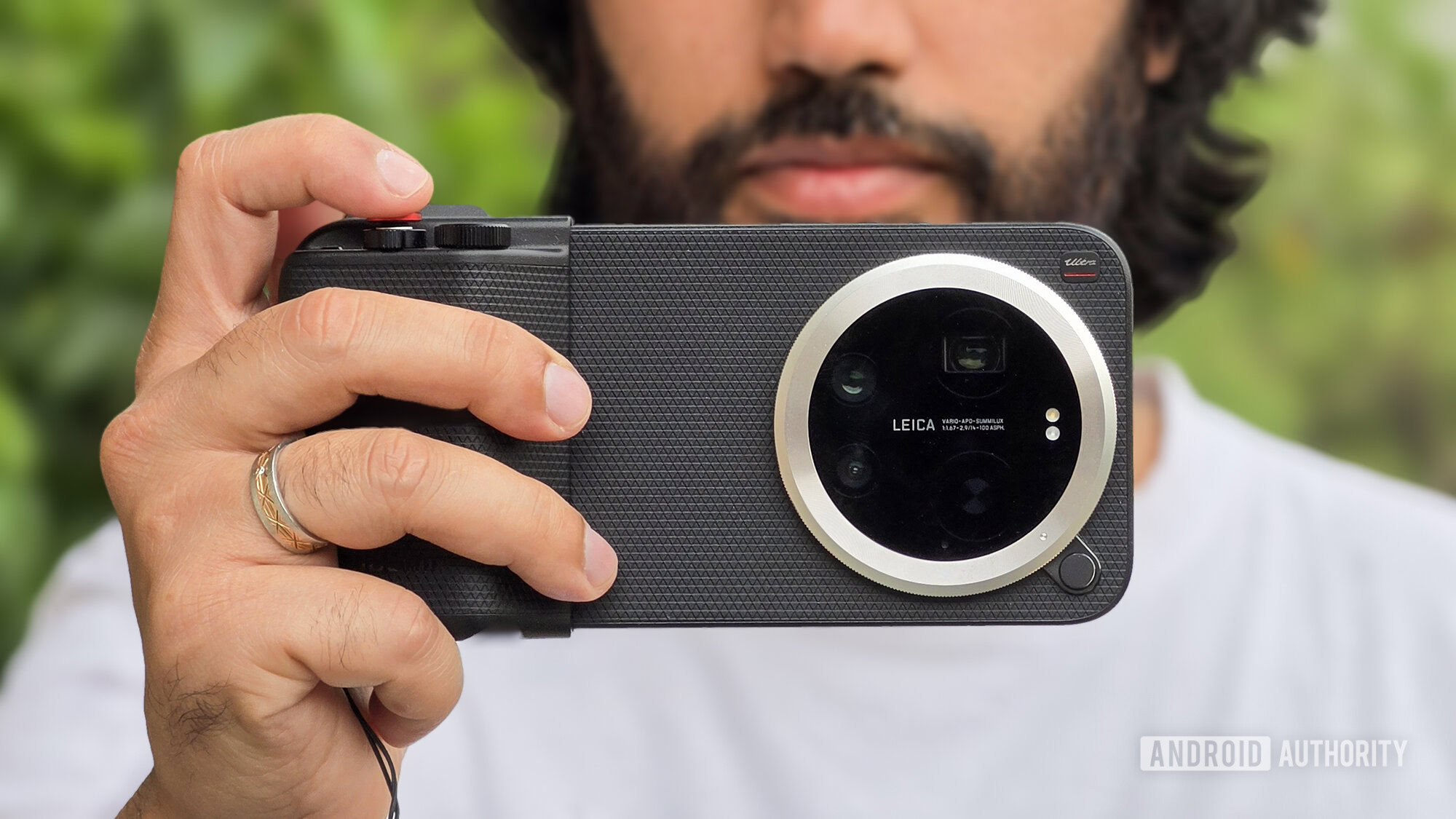Kit de fotografia com câmera Xiaomi 17 Ultra com punho na mão