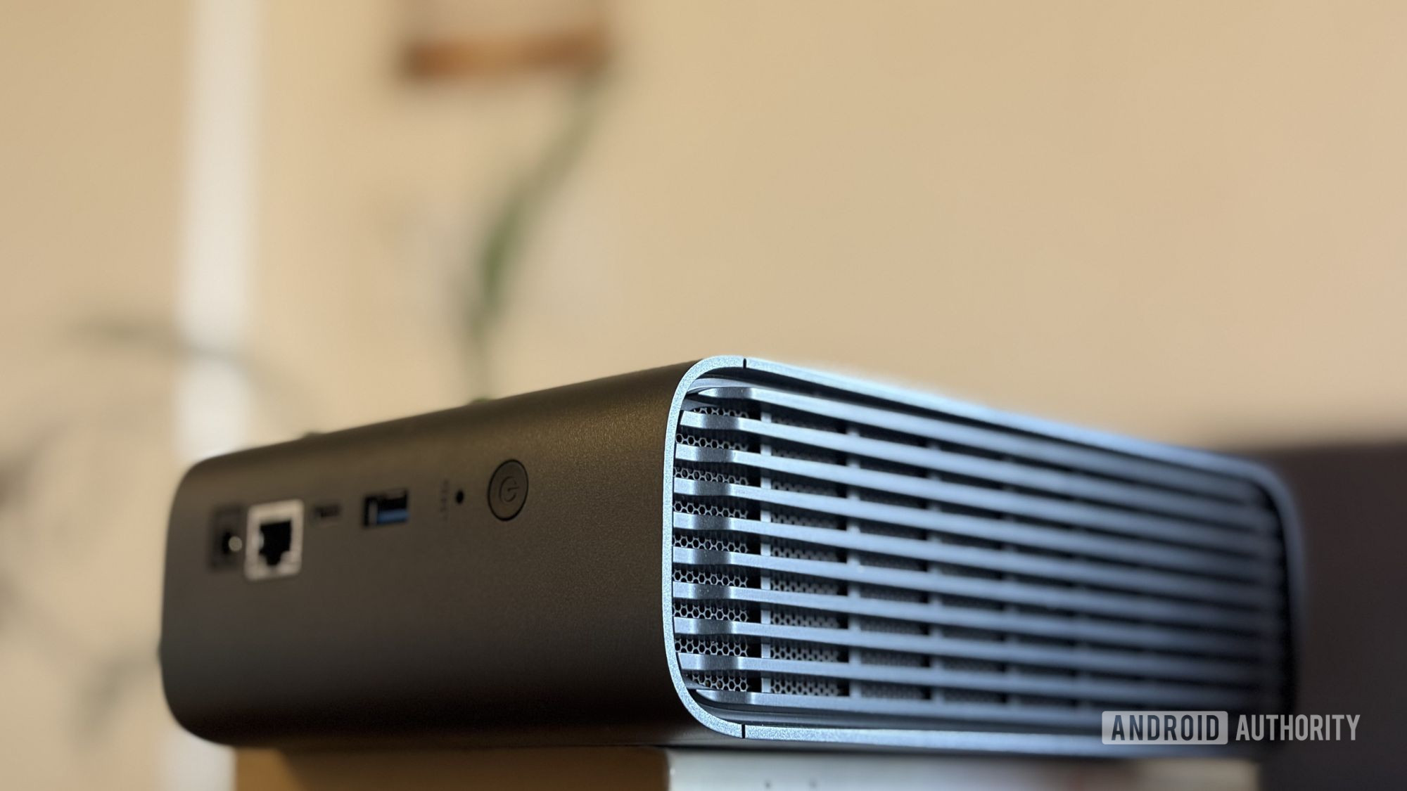 Estrutura lateral Synology BeeStation Plus