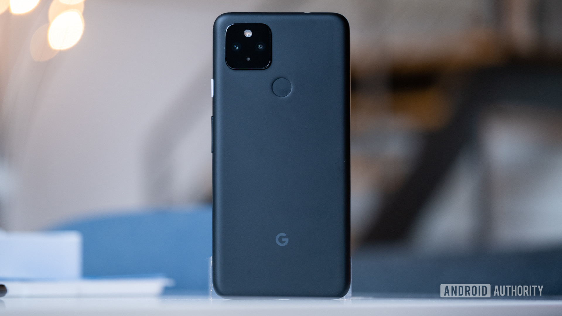 Imagem traseira padrão do Google Pixel 4a 5G