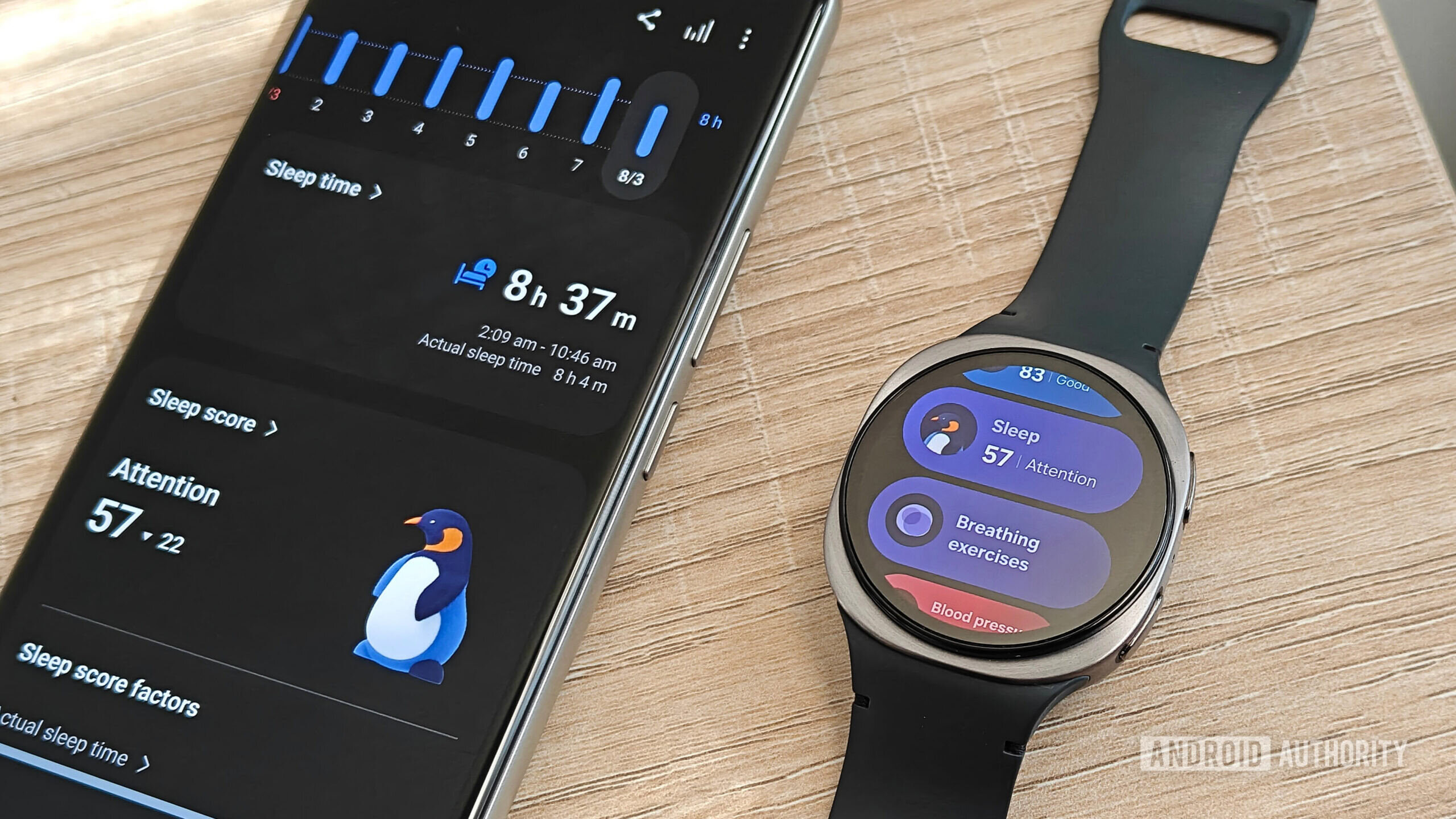 Galaxy Watch 8 ao lado de um smartphone com dados de sono