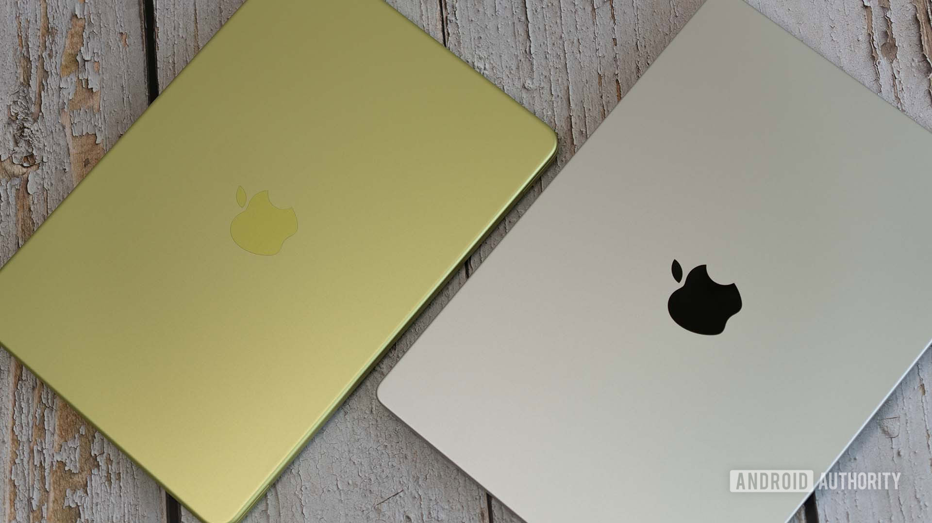 Apple MacBook Neo ao lado do Apple MacBook Pro M3 Pro de 14 polegadas