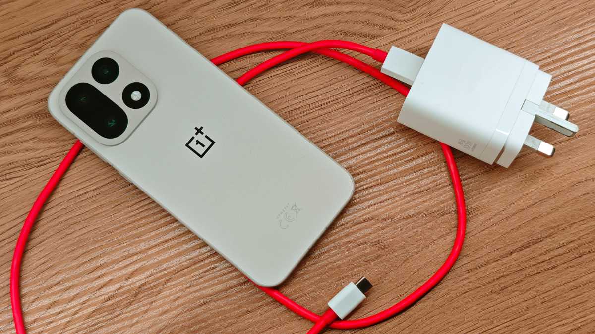 OnePlus 15 REVIEW USB