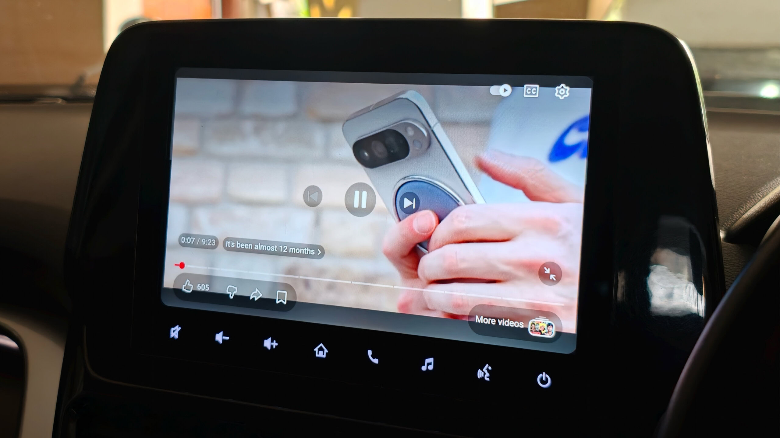 aplicativos de terceiros para Android Auto 6 Reproduzindo vídeos do YouTube diretamente na tela do Android Auto por meio de aplicativos transferidos