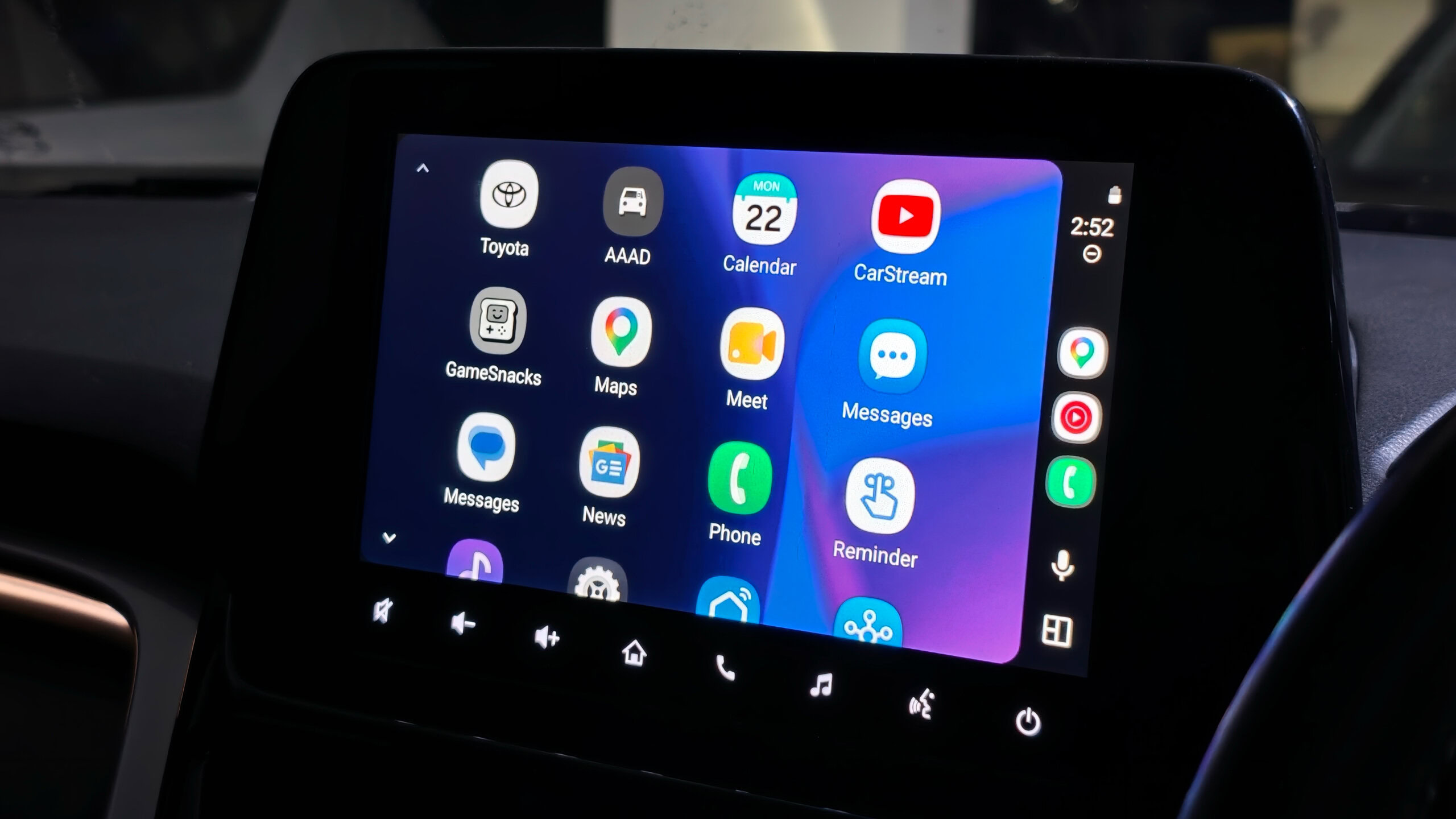 aplicativos de terceiros para Android Auto Iniciador de aplicativos do Android Auto apresentando aplicativos como Google Maps, CarStream, telefone e muito mais